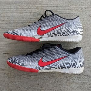 Nike Mercurial Vapor Academy NJR IC, Men's size 12, white/challenge red/black